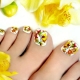Ideas for creating an unusual floral pedicure
