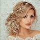 Làm thế nào để thực hiện một kiểu tóc đơn giản và hiệu quả cho một đám cưới bằng tay của chính bạn?