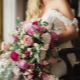 Trapsgewijs boeket van de bruid: tips voor het kiezen van bloemen en ontwerpopties