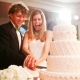 Kreminis vestuvių tortas: gražios dizaino galimybės ir pasirinkimo patarimai