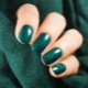 Opções de design de manicure em cores verdes.