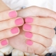 Cor-de-rosa na goma-laca manicure