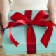 Come scegliere un regalo per un insegnante alla laurea?