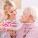 ¿Qué regalar a la abuela durante 90 años?