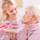 Što pokloniti baki za obljetnicu?