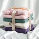 Bagaimana cara melipat tuala dengan cantik sebagai hadiah?