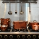 Měděné nádobí: složitost péče, výhody a škody