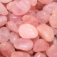 أنواع الأحجار الوردية وخصائصها وتطبيقاتها