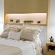 أفكار لتصميم أرفف جميلة فوق السرير في غرفة النوم