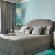 Kokios užuolaidos tinka mėlynos spalvos tapetams miegamajame?