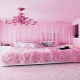Тънкостите на дизайна на спалнята в розови цветове