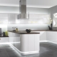 Baltos modernaus stiliaus virtuvės