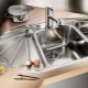 Lavelli in metallo per la cucina: pro e contro, tipi, scelta e cura