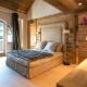 Dağ evi tarzı yatak odası: özellikler ve tasarım seçenekleri