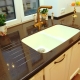 Virtuvės stalviršyje įmontuotos kriauklės: veislės ir atrankos kriterijai