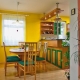 Geltonos sienos virtuvėje: savybės ir kūrybinės galimybės
