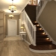 Проектирайте коридор със стълбище в частна къща