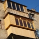Berlian balkoni dengan bingkai kayu: ciri dan petua pemasangan