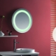 Illuminated round bathroom mirror tips