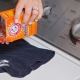Как да премахнете петна от дезодорант под мишниците върху цветни дрехи?