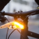 Blinklys på en sykkel: varianter og tips for valg