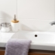 ก๊อกน้ำอ่างล้างหน้าพร้อมฝักบัวอาบน้ำที่ถูกสุขลักษณะ: ชนิดและคุณสมบัติที่เลือก