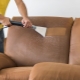 Jak čistit pohovku od mastných doma?