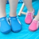 أحذية الأطفال للمسبح: الميزات والأصناف والبراعة في الاختيار