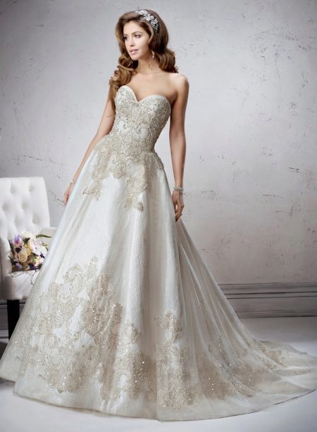 Luxurious Long Wedding Dress
