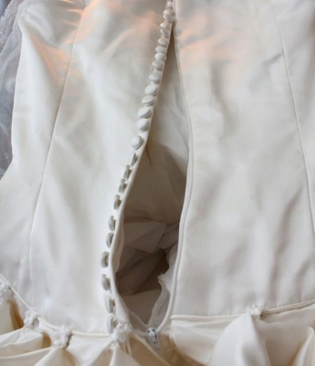 Cerniera segreta in un corsetto da sposa