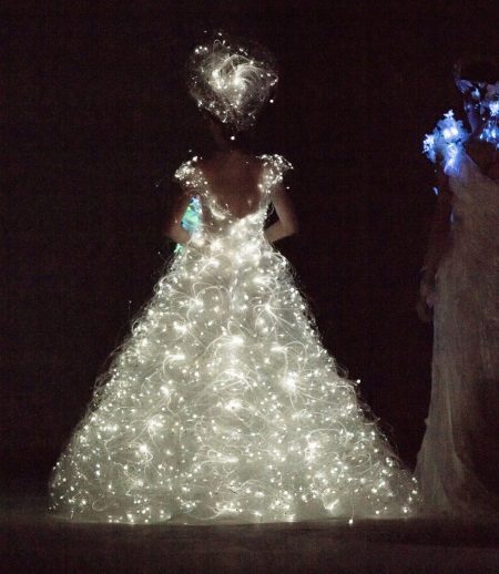 LED сватбена рокля