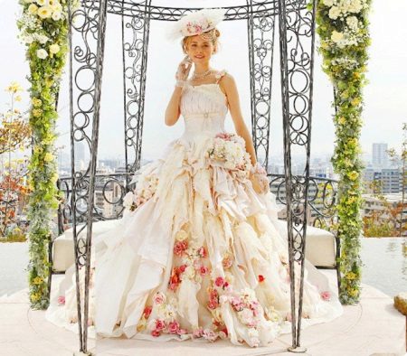 Robe de mariée avec fleurs