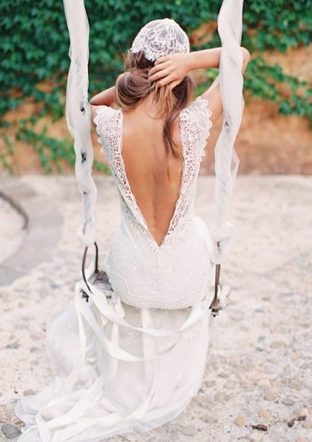 فستان زفاف مفتوح من الخلف