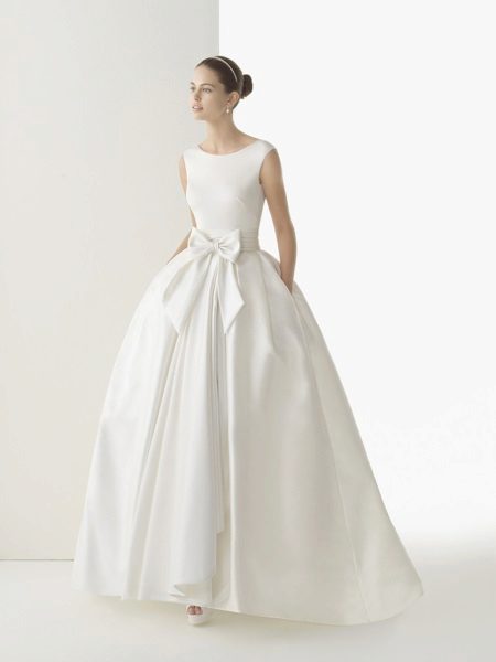 فستان زفاف منتفخ بسيط