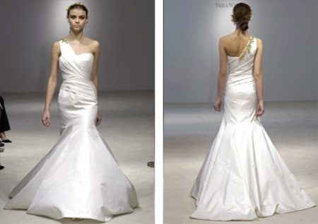 Paprasta undinės stiliaus vestuvinė suknelė