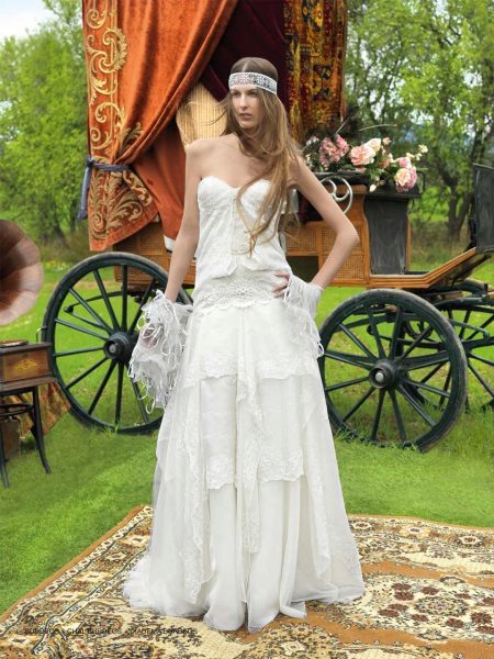 Слоеста сватбена рокля