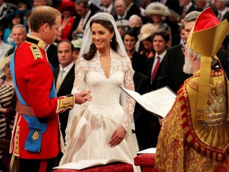 Kate Middleton nėrinių vestuvinė suknelė
