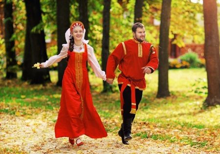 Svatební šaty v ruském stylu