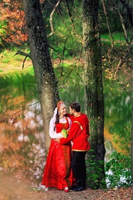 Vestuvinė suknelė rusų stiliaus