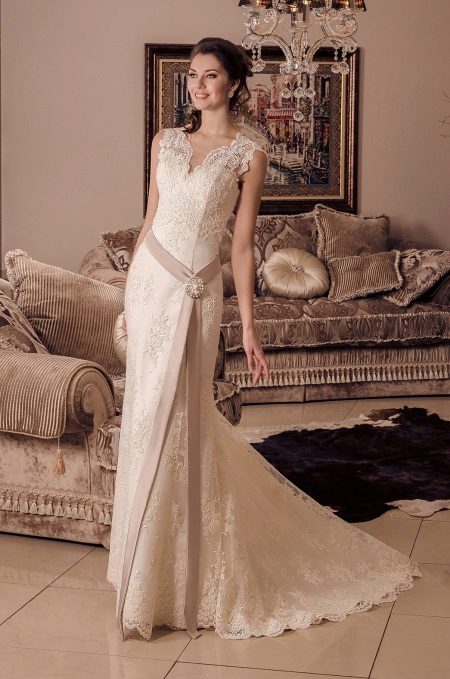 Сватбена рокля на Виктория Карандашева с дантела