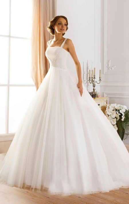 Луксозна сватбена рокля от Naviblue Bridal