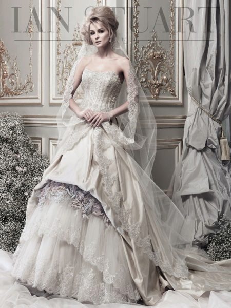 Сватбена рокля от Ian Stuart