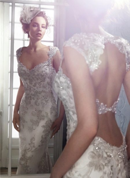 Сватбена рокля на Маги Соттеро с отворен гръб