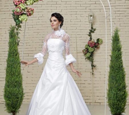 Ékszerek esküvői ruhához illúzióval