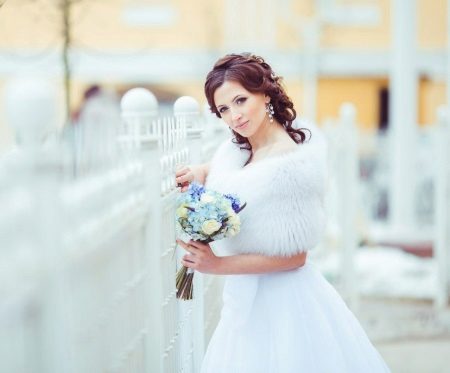 Vestuvinė suknelė su kailiu