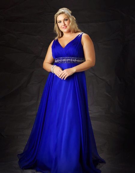 Đầm dạ hội màu xanh cho người thừa cân