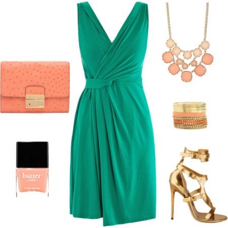 Koraljni pribor za smaragdnu haljinu