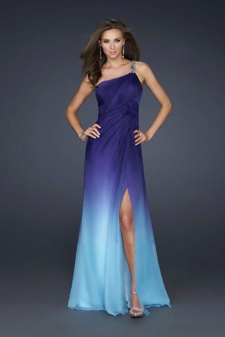 Gradientas vakarinėje suknelėje - purpurinė ir mėlyna.