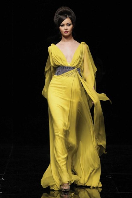 Жълта вечерна рокля в гръцки стил