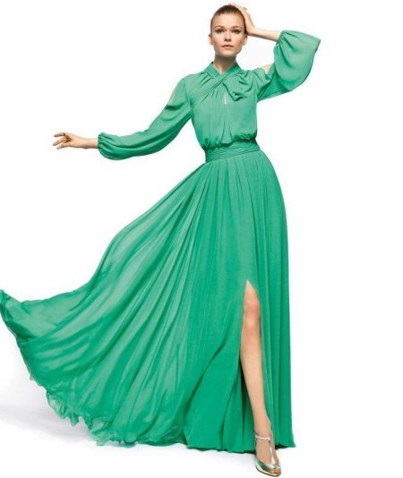 فستان سهرة أخضر بأكمام طويلة